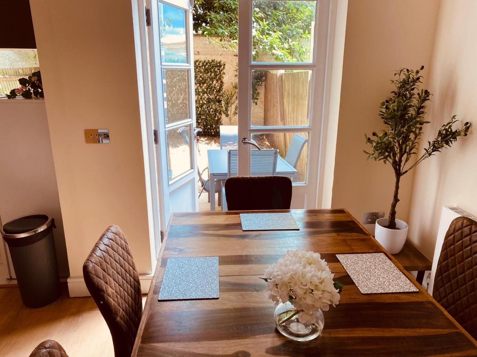 Stunning 4 Bedroom House Сasa de vacaciones *